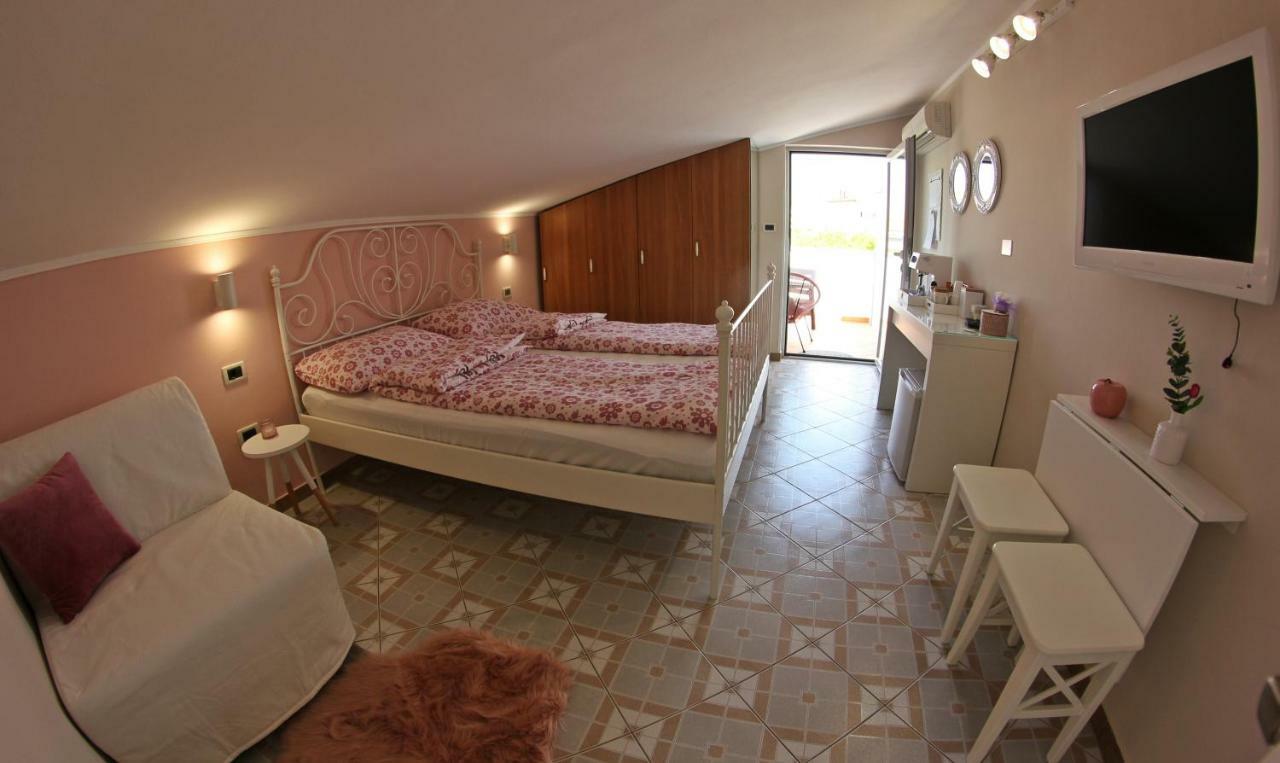 Room And Apartment Doris โลเวร็ตชิกา ภายนอก รูปภาพ