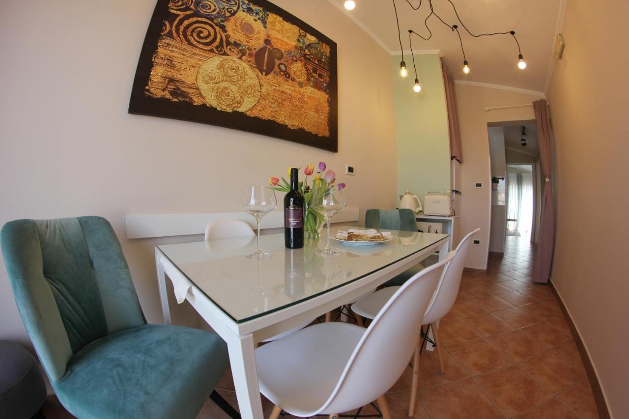 Room And Apartment Doris โลเวร็ตชิกา ภายนอก รูปภาพ