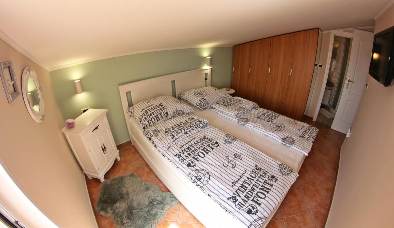 Room And Apartment Doris โลเวร็ตชิกา ภายนอก รูปภาพ