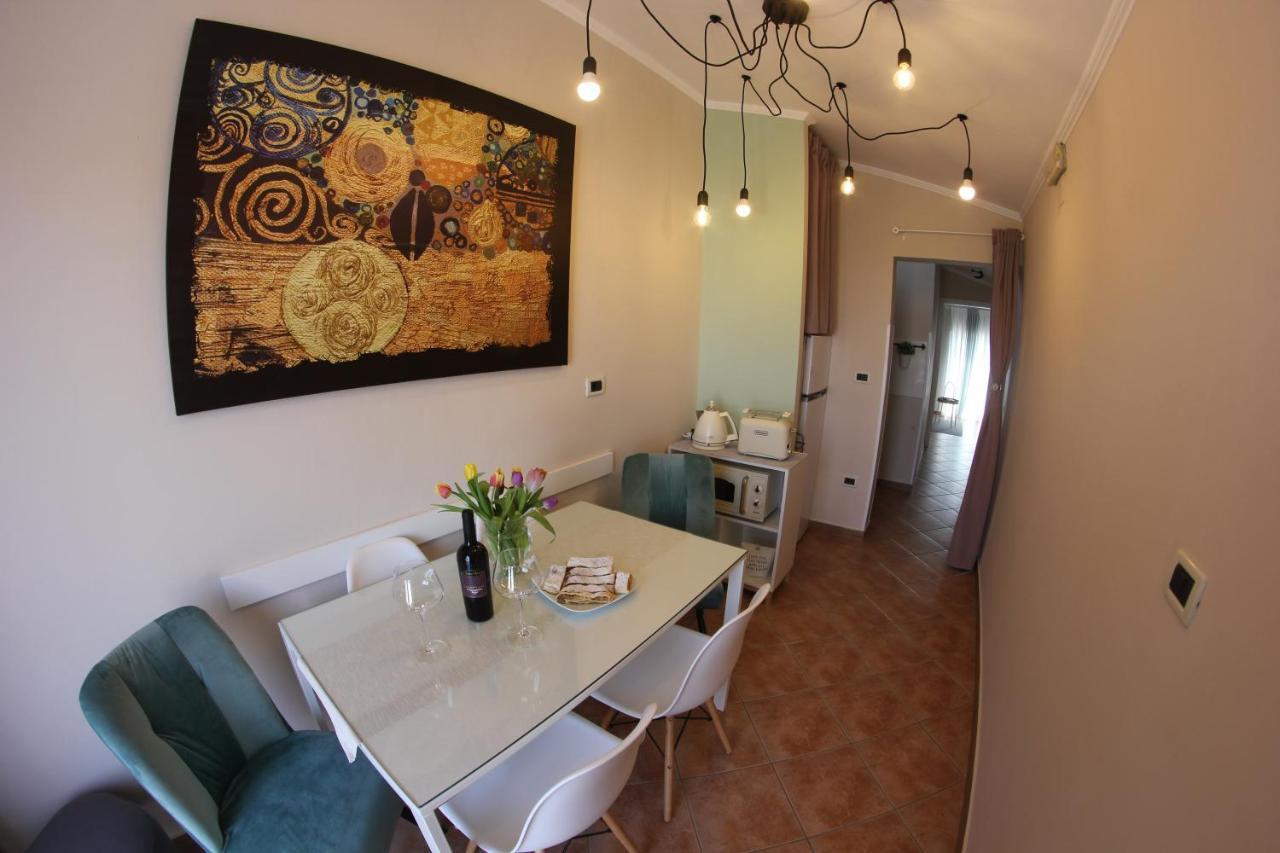 Room And Apartment Doris โลเวร็ตชิกา ภายนอก รูปภาพ