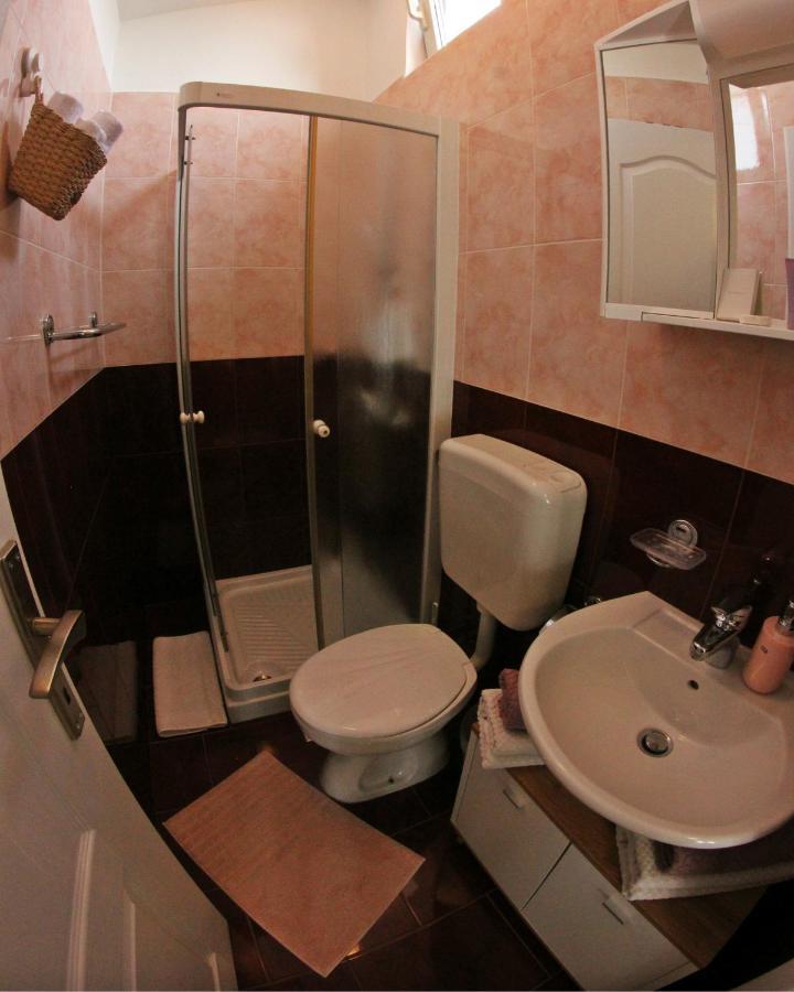 Room And Apartment Doris โลเวร็ตชิกา ภายนอก รูปภาพ